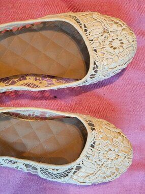 KATE Brand Women's 9 Slip On Flats Cream Colored